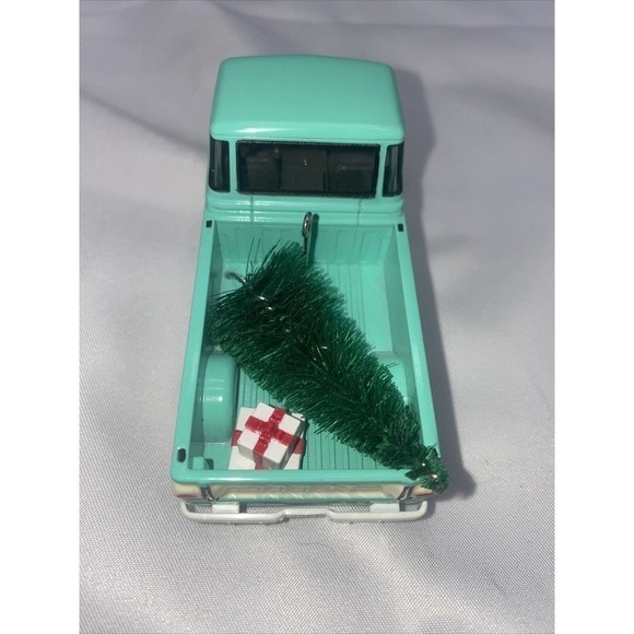 Hallmark Keepsake 2021 All-American Trucks 1966 Dodge A-1000 Ornament - Picture 4 of 6